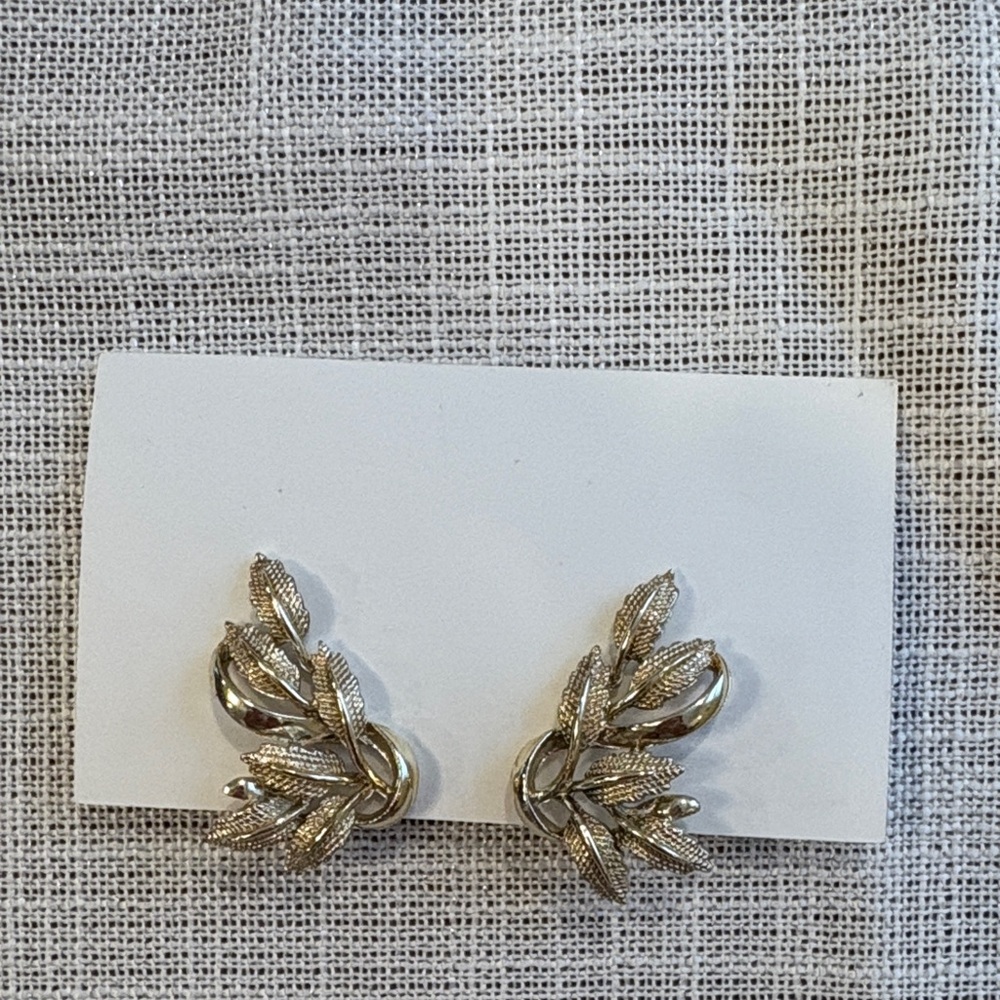 Vintage Gold Tone Clip On Leaf Earrings